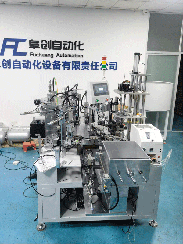 升降齒輪減速機裝配鎖螺絲機